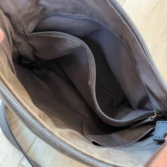 Fossil Morgan Traveler Leather Crossbody Bag - Picture 6 of 15